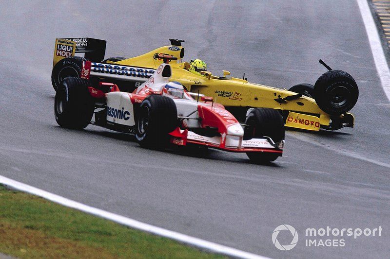 Ralph Firman, Jordan EJ13, suspension fails as he crashes into Cristiano da Matta, Toyota TF103