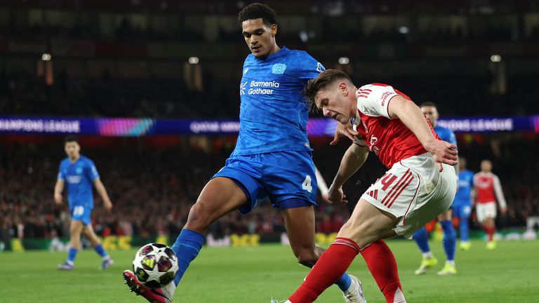 Leverkusen's Jarell Quansah, left, tries to block a shot from Arsenal's Viktor Gyoekeres during the second leg of the Champions League round of 16 soccer match between Arsenal and Bayer Leverkusen, in London, Tuesday, March 17, 2026. (AP Photo/Ian Walton)