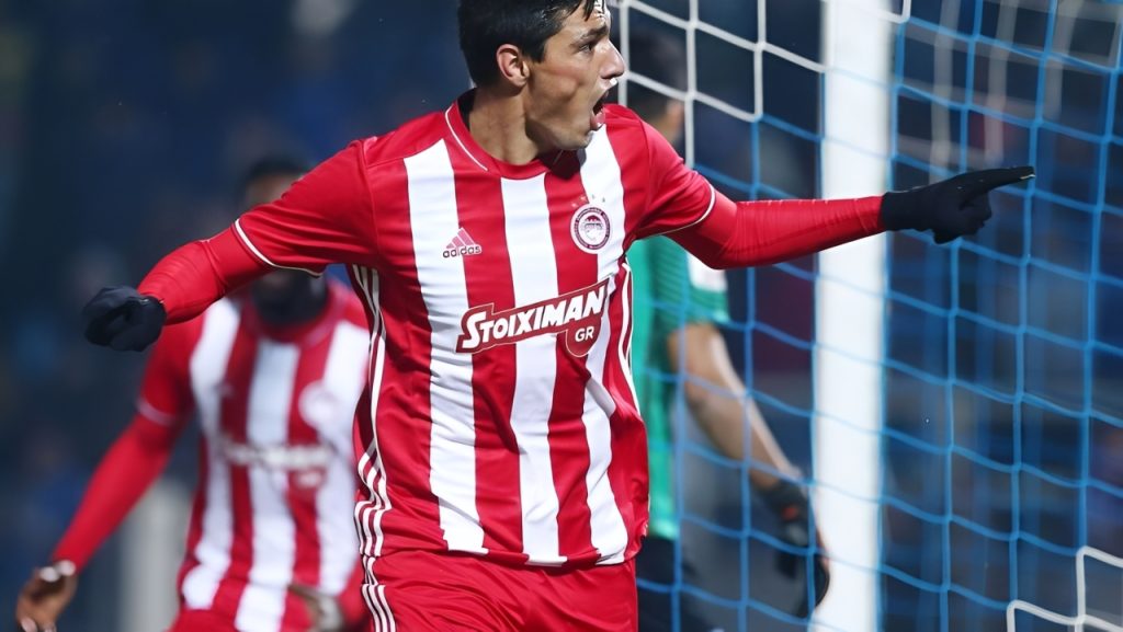 "Tacuara" Cardozo with Greek side Olympiacos