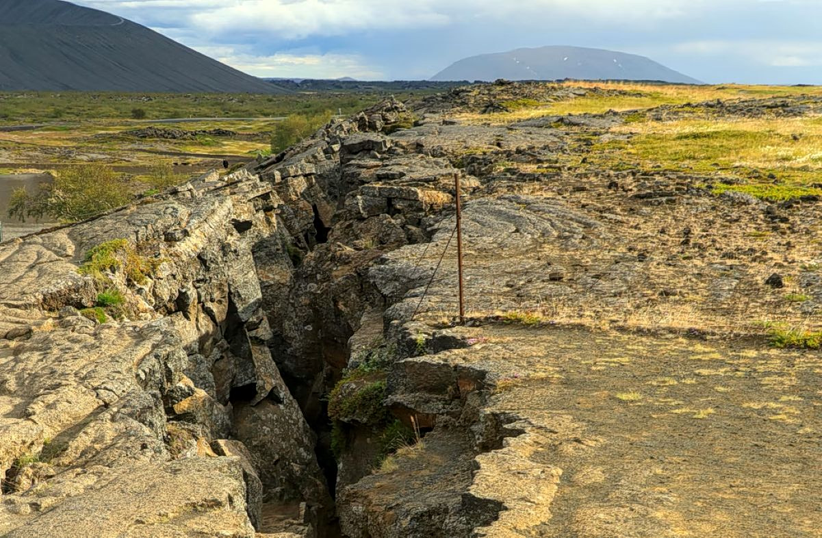 Earth’s Hidden Conveyor: How Tectonics May Lift Ancient Microbes Back to Life