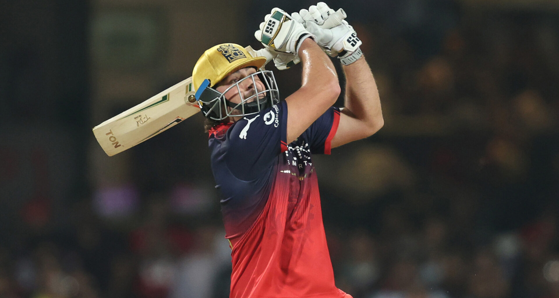 David smokes lightning 70no in mammoth RCB score