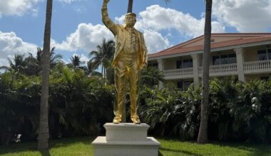 Huge golden Donald Trump statue appears at Trump Doral ahead of Cadillac Championship – Australian Golf Digest