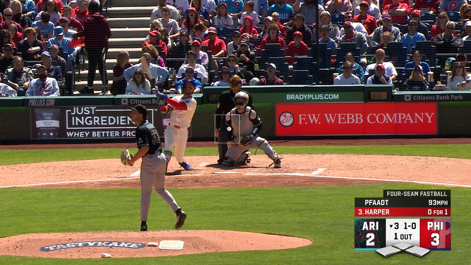 Kyle Schwarber & Bryce Harper crush back-to-back homers, giving Phillies lead over Diamondbacks