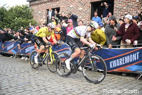 Wout Van Aert in Tadej Pogacar's wheel on Oude Kwaremont