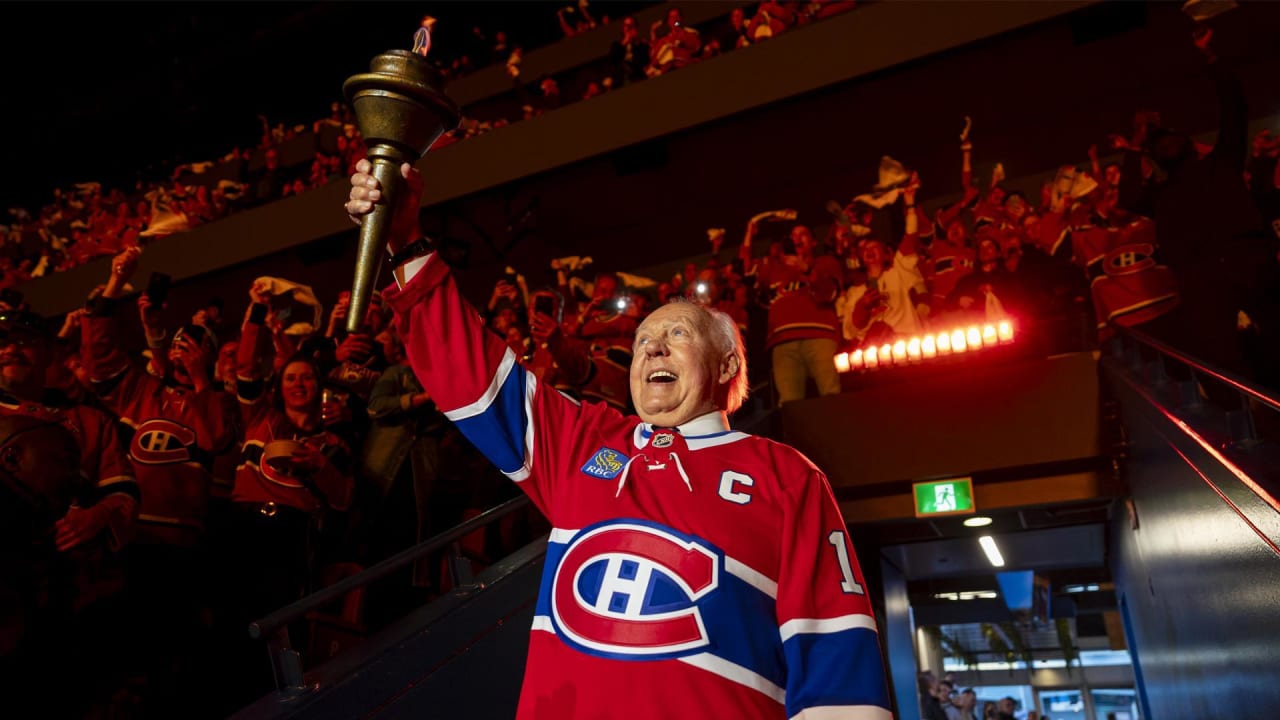 Canadiens legend Cournoyer carries torch in to Bell Centre for Game 3