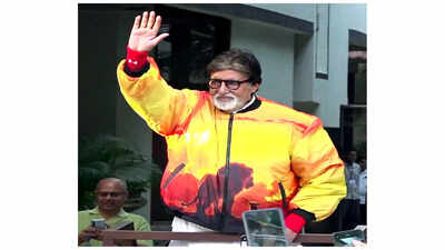 Amitabh Bachchan  on internet anxiety, says, 'You leave everything and sit back'