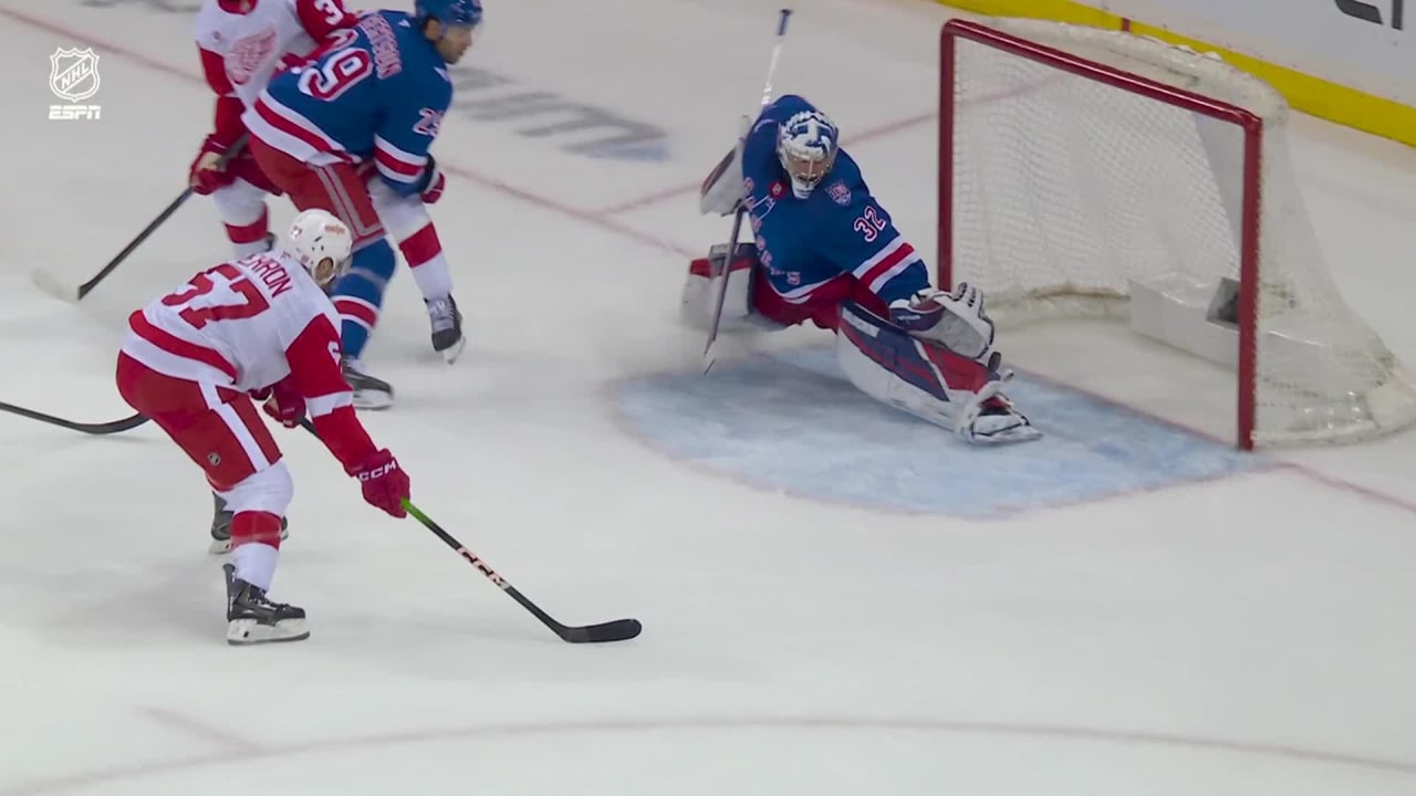 DET@NYR: Quick with a great save against David Perron