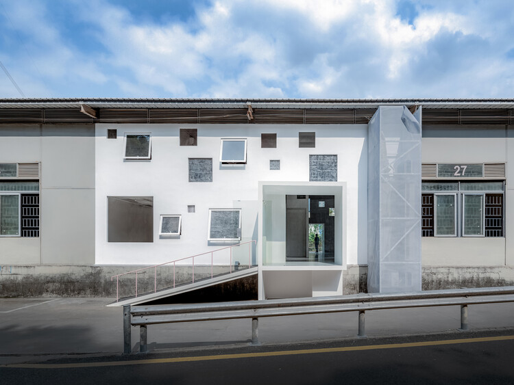 Apelron Contemporary / Aether Architects + Archigress - Exterior Photography