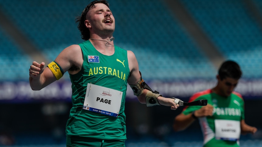 Australian Para athlete Jaydon Page in a green singlet runs at New Delhi, 2025 World Para Athletics Championships 