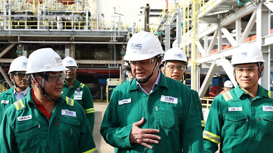 Chief executive of Singapore LNG Corporation Leong Wei Hung (left) with Albanese during a tour of the company on Jurong Island.