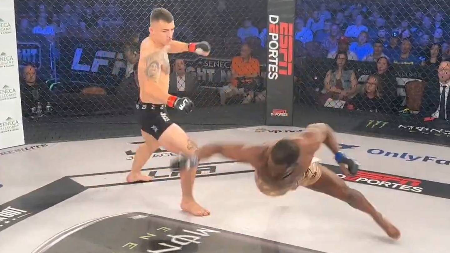 MMA Fighter Sends Opponent Airborne With Unbelievable 44-Second KO in Debut Fight
