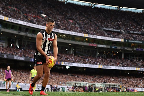 Magpies superstar Nick Daicos lines up for goal.