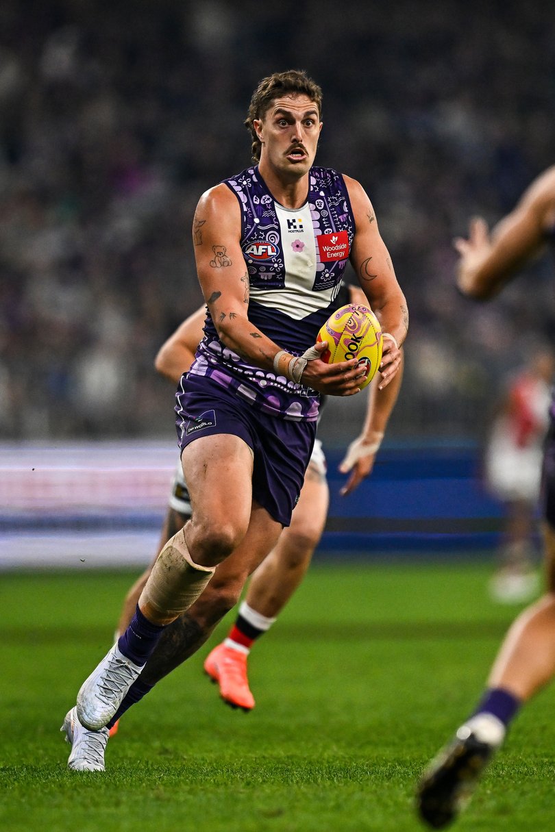Luke Jackson handpasses the ball.