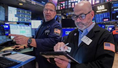 Wall Street keeps rising, even as U.S. households keep getting more discouraged