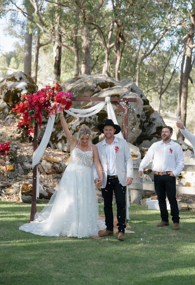 Maddison and Reece's Ferguson Valley wedding.