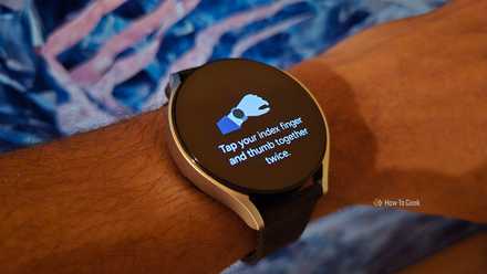 Tutorial for the double pinch gesture on a Galaxy Watch 6.