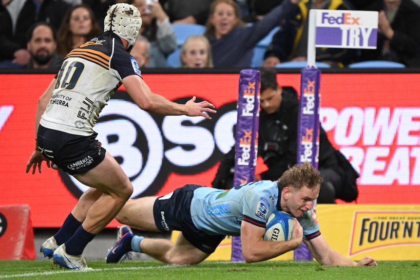 Max Jorgensen scores a try for the Waratahs.