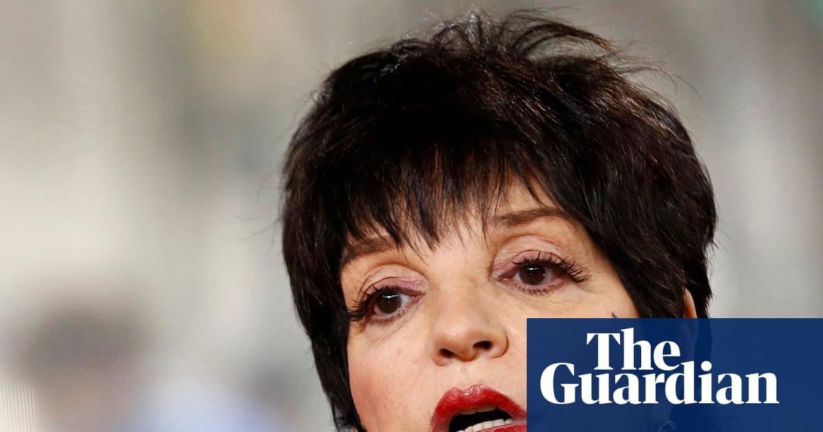 Buyers of Liza Minnelli memoir claim it was not signed by hand | Liza Minnelli