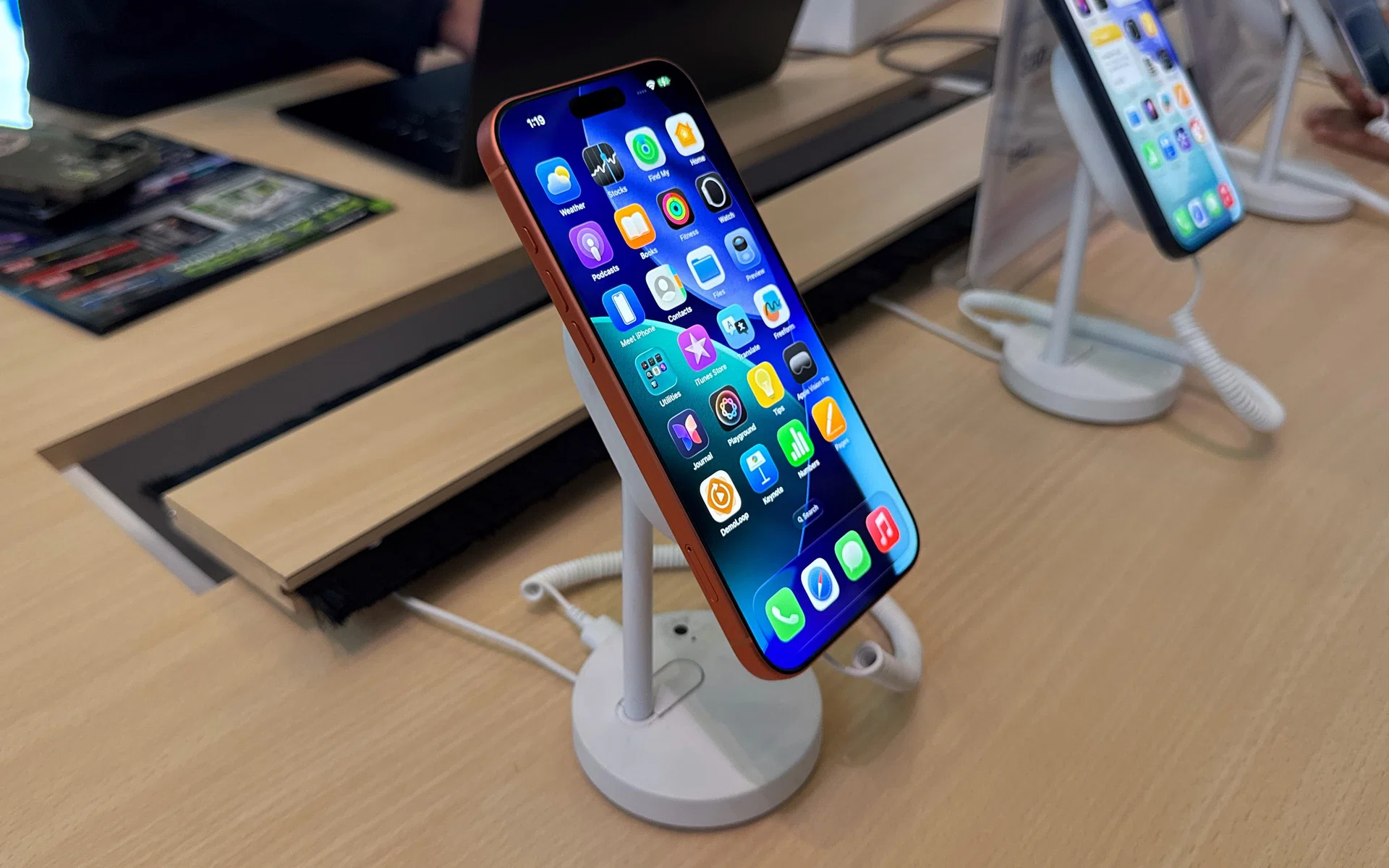 CEE 2026 best phone deals, telco plan deals, mobile accessories
