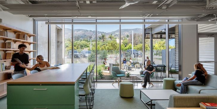 Malibu High School – Koning Eizenberg Architecture and NAC Architecture (Malibu).