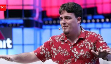 Palmer Luckey's 'congratulations message' to Apple's new CEO John Ternus has this more than 25-year-old photo that says ...