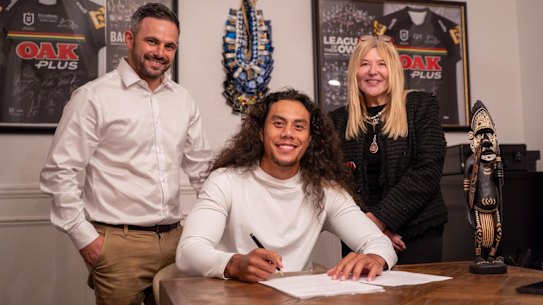 Jarome Luai poses with PNG Chiefs CEO Lorna McPherson and general manager of football Michael Chammas as he signs with the new team.