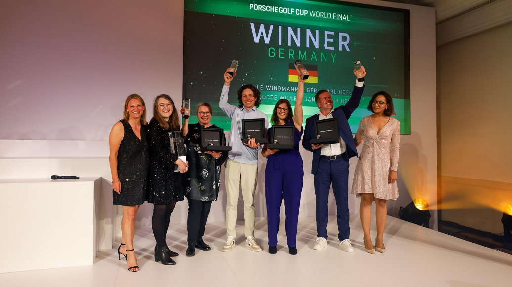 Porsche Golf Cup World Final, Team Germany, winner of the World Final Team Trophy, with their team captains and Carolin Kunz, Porsche AG (l), Lisbon, Portugal, 2026, Porsche AG