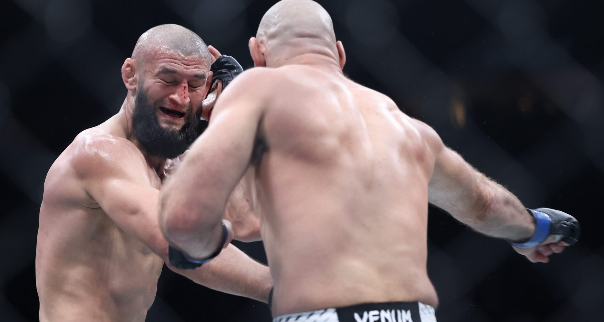 Famous MMA Coach Invites Khamzat Chimaev to Train With Him