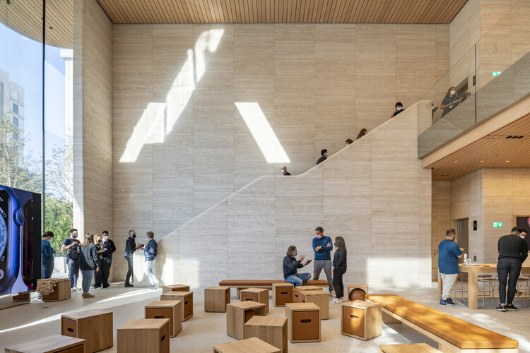 Designing a Brand: How Apple Built an Architectural Language of Glass and Order - Image 2 of 15