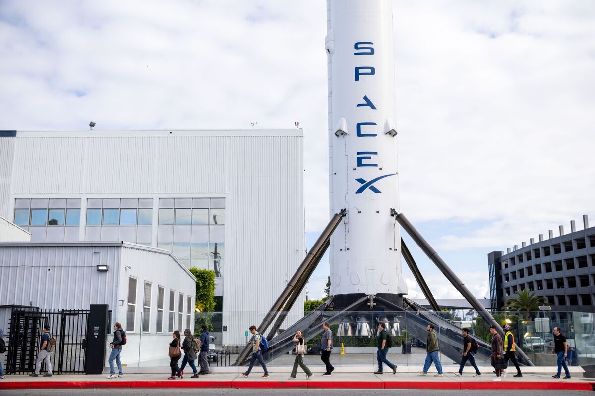 Google in Talks to Use SpaceX to Launch Space Data Centers: WSJ