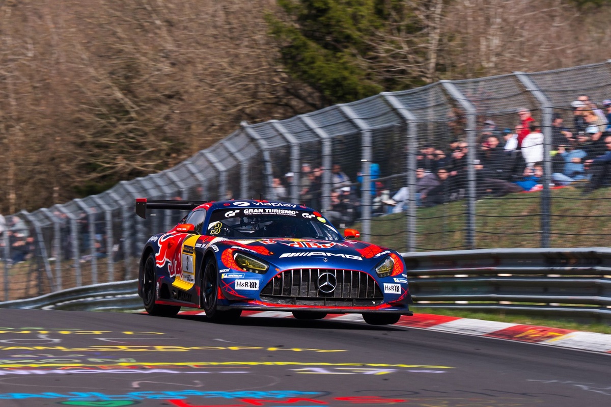 How Max Verstappen pulls the strings for his GT3 team even on F1 weekends