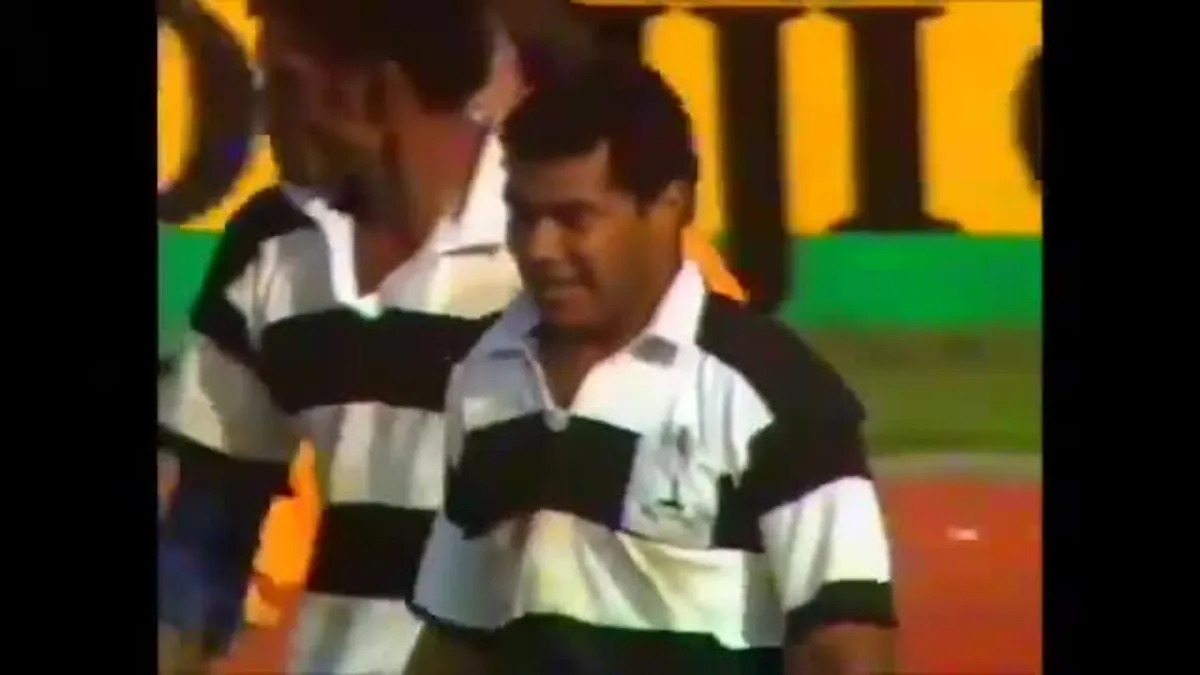 Fili Seru scores for Fiji at 1991 Rugby World Cup