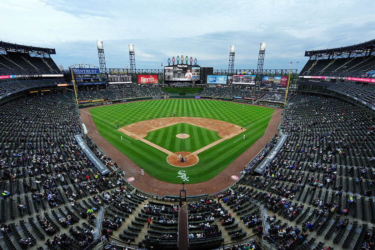 Fan hospitalized after falling more than 10 feet into bullpen at White Sox game