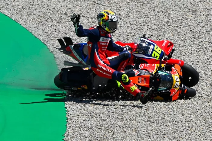 Brad Binder, Red Bull KTM Factory Racing, Joan Mir, Honda HRC crash