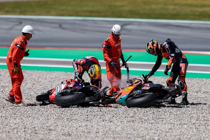 Brad Binder, Red Bull KTM Factory Racing, Joan Mir, Honda HRC crash