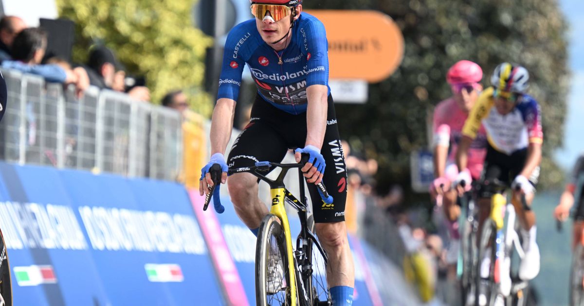 Will wearing the blue jersey cost Vingegaard at the Giro?