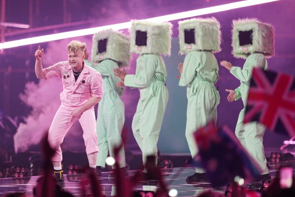 Look Mum No Computer from United Kingdom performs the song "Eins, Zwei, Drei" during the Grand Final of the 70th Eurovision Song Contest in Vienna, Austria, Saturday, May 16, 2026. (AP Photo/Martin Meissner)