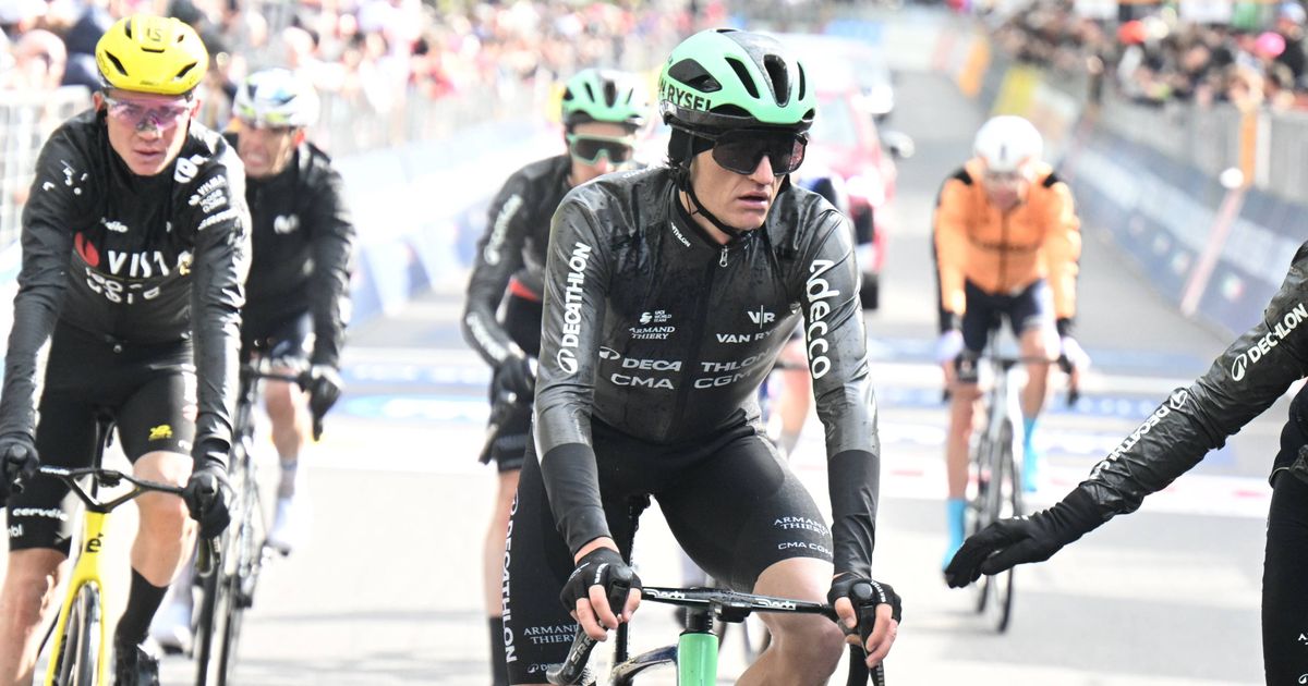 Felix Gall on time trialling and Illness in the Giro peloton