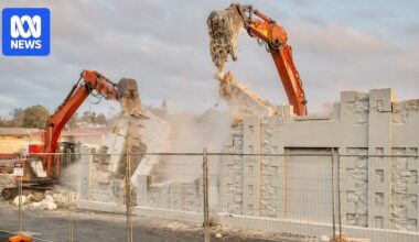 Historic flour mill walls demolished despite grassroots fight to save Mount Gambier structure
