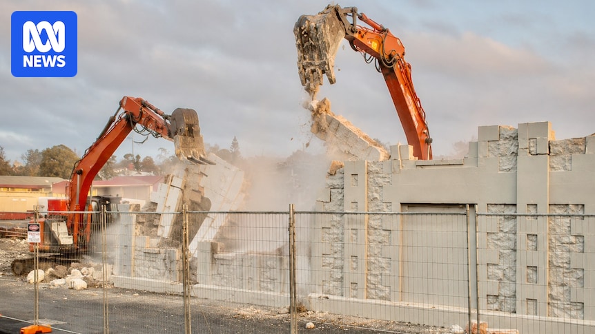 Historic flour mill walls demolished despite grassroots fight to save Mount Gambier structure