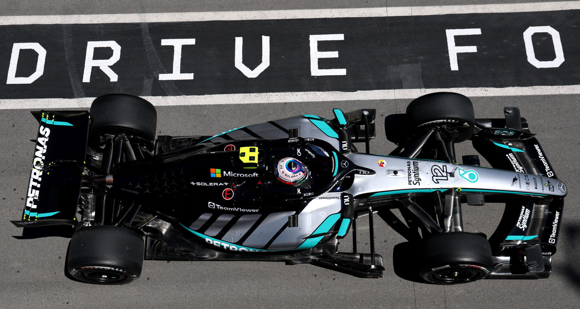 F1 news: Kimi Antonelli leads Mercedes 1–2 in chaotic Canadian FP1