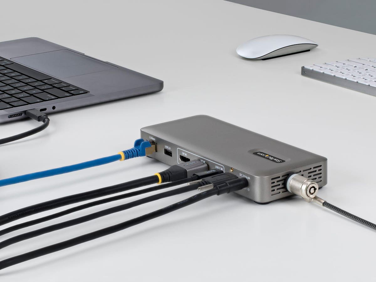 MacBooks Can Now Drive Two Screens Without Drivers With This New Dock