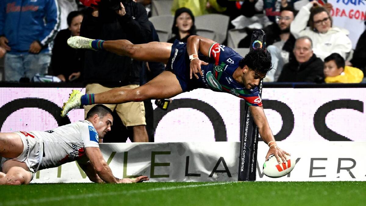 Alofiana Khan-Pereira was one of three Warriors to notch a try-scoring double against the Dragons.  (Dan Himbrechts/AAP PHOTOS)