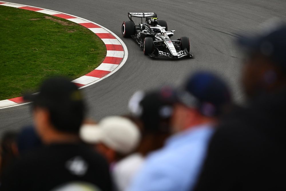 Valtteri Bottas starts the grand prix in last