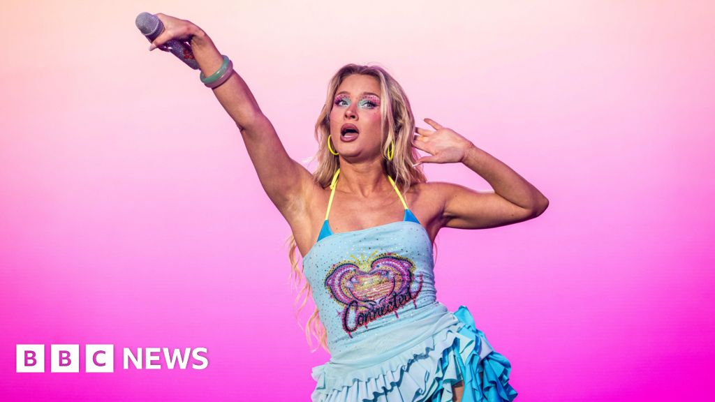 Midnight Sun-derland: Zara Larsson electrifies the crowd at Big Weekend - BBC