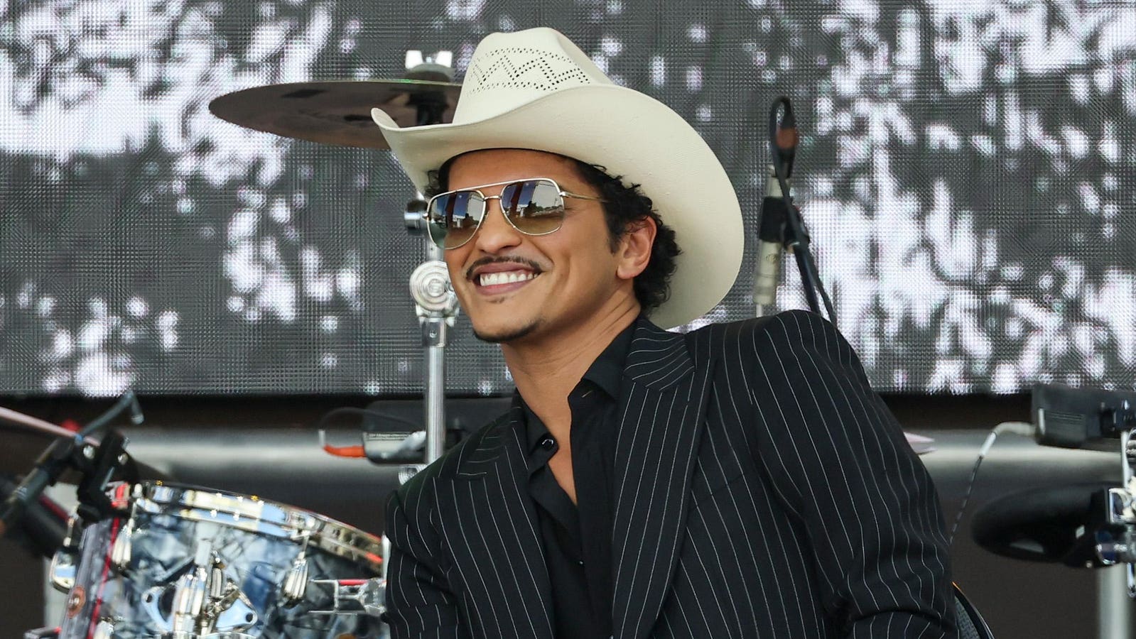 Bruno Mars Matches Taylor Swift With A New Top 10 Smash