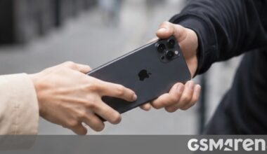 Apple reportedly developing new anti-snatch feature for iPhone