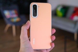 The phone's case when cold (left), and warm (right), spot a difference?