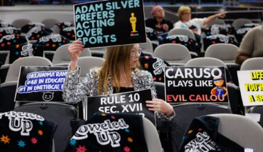 Spurs fans draw attention with Thunder signs during Game 6