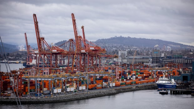 Canada slipped into a technical recession on an annualized basis as economic growth stalled in 1st quarter